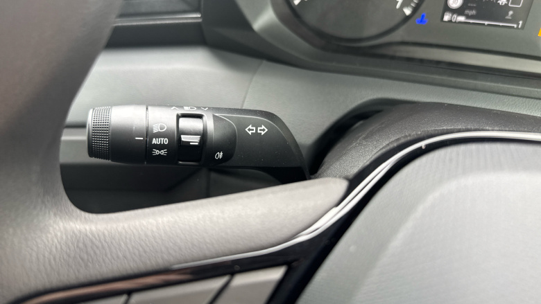 Renault Master Mwb Diesel Fwd MM35 Blue dCi 130 Advance Medium Roof Van